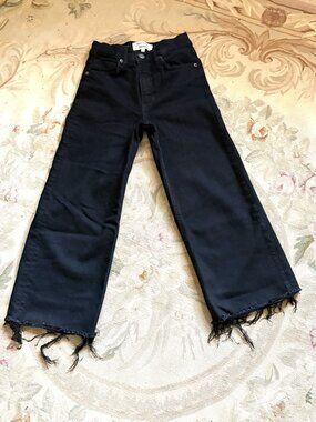 NEW REFORMATION BLACK CROP FRAYED JEANS SIZE: 24